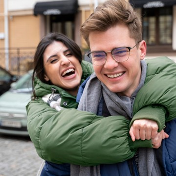 6 Tanda Pria yang Bisa Membuat Bahagia dalam Hubungan Menurut Psikolog