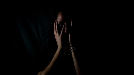 Apa Itu Fear Mongering? Strategi Menakut-nakuti yang Sering Tak Disadari