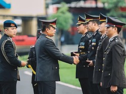 Kapolda Jatim Anugerahkan Satyalancana Pengabdian ke 2.684 Personel