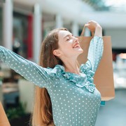 5 Kebiasaan Orang yang Pura-Pura Kaya Demi Dapatkan Pengakuan Sosial