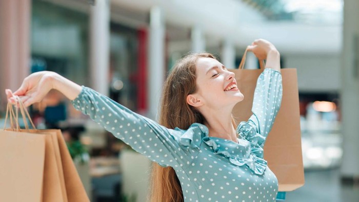 5 Kebiasaan Orang yang Pura-Pura Kaya Demi Dapatkan Pengakuan Sosial