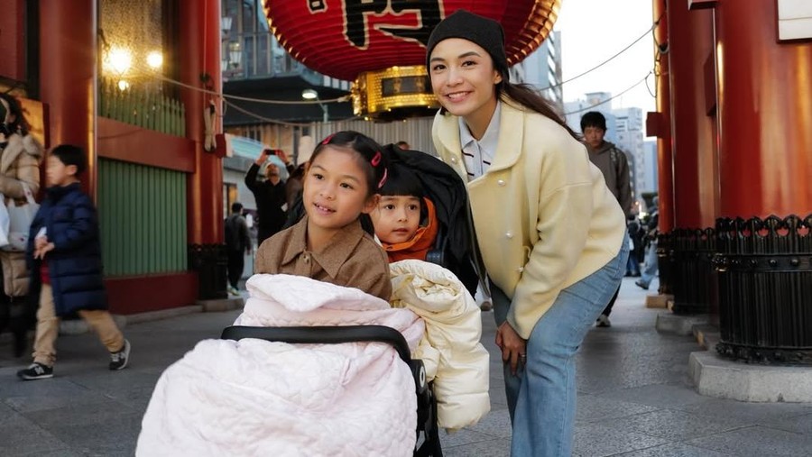 Kedua Anak Chelsea Olivia Keracunan Makanan Usai Konsumsi Salmon