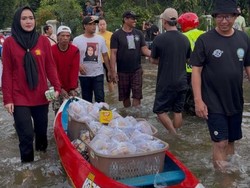 Legislator Gerindra Salurkan Bantuan untuk Korban Banjir di Juwana Pati