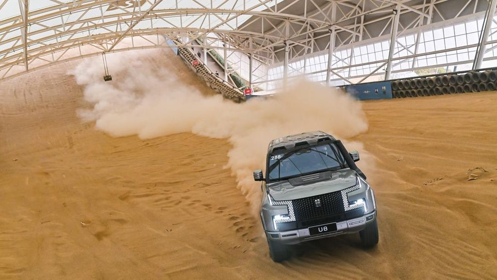 Lihat Langsung Cara BYD Siksa Mobil di China Sebelum Dijual