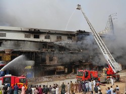 Horor Kebakaran Hanguskan Mal, 14 Orang Tewas-Puluhan Hilang