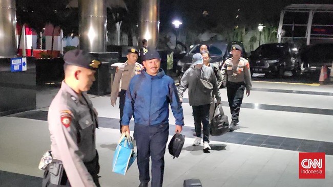 Wali Kota Madiun, Maidi, ditangkap KPK lewat OTT. Uang tunai ratusan juta disita.