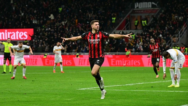 Niclas Fullkrug akhirnya mencetak gol pertamanya untuk AC Milan di Serie A 2025/2026, membawa tim meraih kemenangan atas Lecce dan menempel Inter Milan.