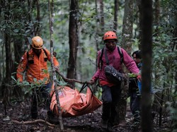 Duka Penemuan 2 Jenazah Korban Kecelakaan Pesawat ATR 42-500 di Bulusaraung