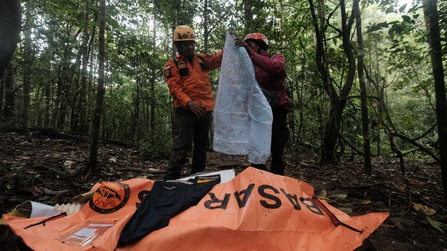 Tim SAR gabungan menemukan korban kedua dari kecelakaan pesawat ATR 42-500 di lereng Gunung Bulusaraung, Kabupaten Pangkep, Sulawesi Selatan.