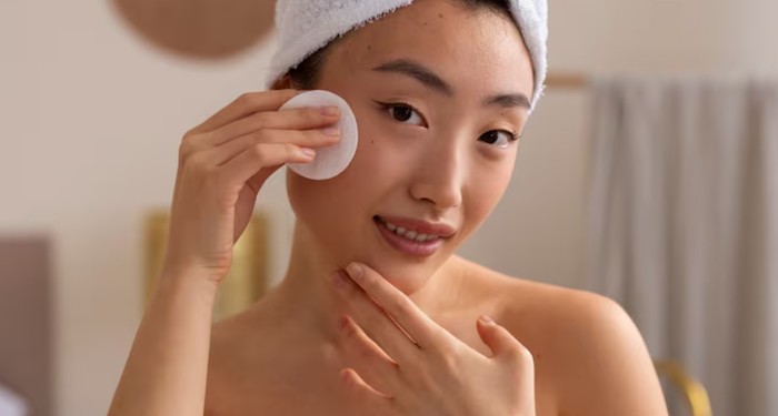 Toner telah menjadi tambahan yang bagus untuk rutinitas skincare agar kulit glowing