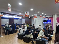 Perjalanan KA Batal Akibat Banjir, Penumpang Carter Mobil Tegal-Jakarta