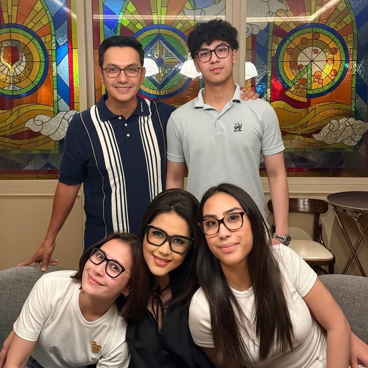 <p>Momen ini diketahui melalui beberapa foto yang diunggah di Instagram pribadi istri Gunawan, Sybilla Ernova Hartoto Hardikusumo alias Lala. Dari unggahan tersebut, kedekatan Prilly dengan keluarga sang aktor terlihat seperti keluarga, Bunda.&nbsp;(Foto: Instagram @lala_gunawan_family)</p>