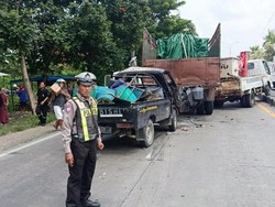3 Orang Dilarikan ke Rumah Sakit Usai Tabrakan Beruntun di Lamongan