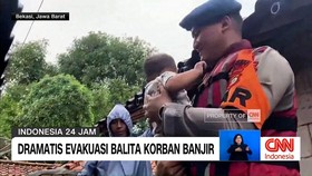 VIDEO: Evakuasi Dramatis Balita Saat Banjir Rendam Cikarang Utara