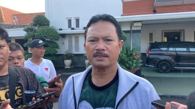 Wali Kota Madiun, Maidi, ditangkap KPK dalam OTT terkait dugaan suap proyek dan dana CSR. 15 orang diamankan, termasuk Maidi untuk pemeriksaan lebih lanjut.