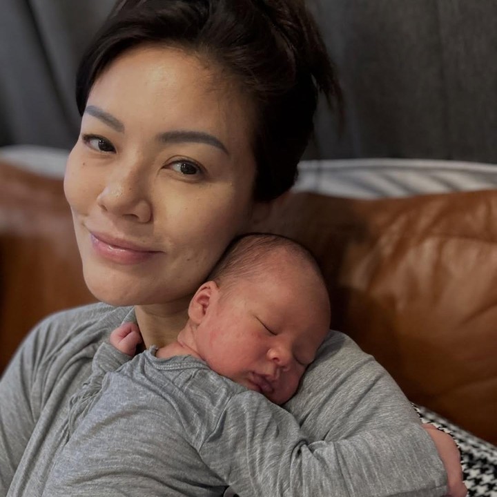 <p>Sejak awal kehamilan hingga melahirkan, dirinya senantiasa dibantu oleh tenaga profesional dari salah satu pusat perawatan kehamilan di Malaysia. Semua pihak turut membantu Aline dalam mewujudkan kehidupan yang bahagia ini. (Foto: Instagram @aline_adita)</p>