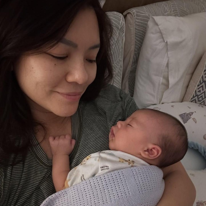 <p>Aline menjalani kehamilan pertamanya di usia 45 tahun. Itupun yang membuat dirinya sangat bersyukur, karena akhirnya ia bisa mencapai titik di mana dirinya bisa memberikan ASI untuk putra kecil tercintanya. (Foto: Instagram @aline_adita)</p>