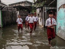 Cuaca Ekstrem, Pemprov DKI Bolehkan Siswa PJJ hingga 28 Januari 2026