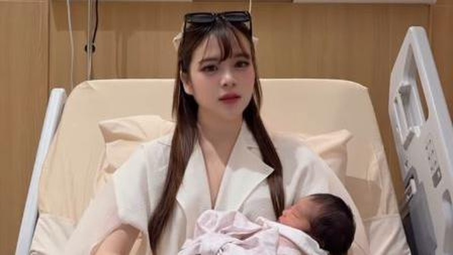 Cindy Yuvia Melahirkan