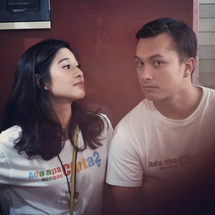 <p>Lewat akun Instagram pribadinya, Dian Sastrowardoyo juga membagikan beberapa momen di 2016. Salah satunya saat mempromosikan film <em>Ada Apa Dengan Cinta? 2</em> bersama Nicholas Saputra.&nbsp;(Foto: Instagram @therealdisastr)</p>