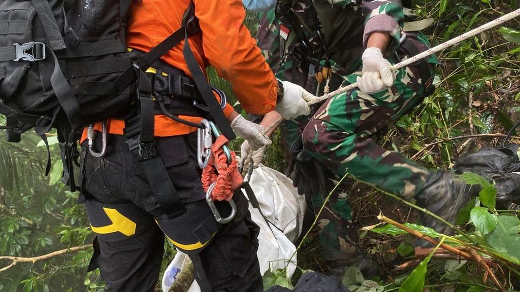 Korban Kedua Pesawat ATR 42-500 Tiba di RS Bhayangkara Makassar