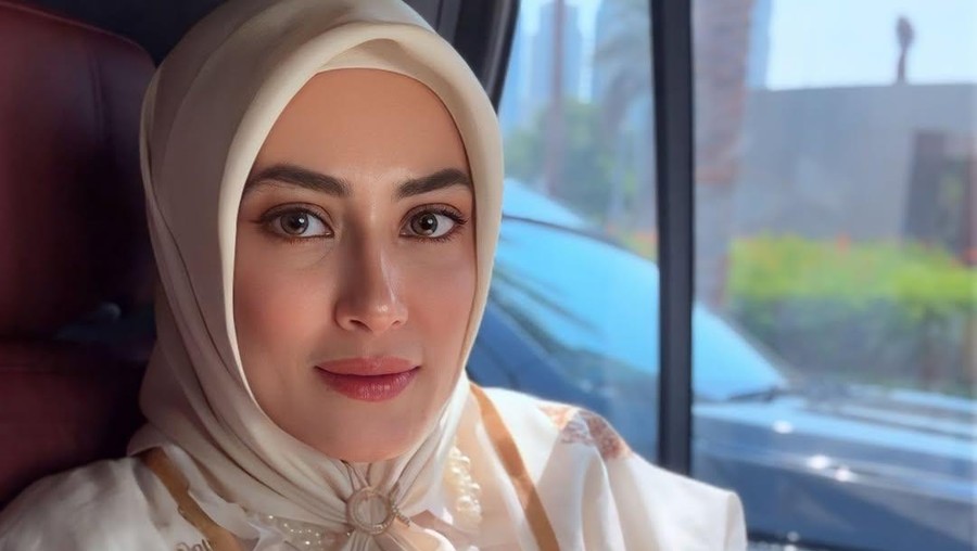 Gaya hijab pengusaha asal Malaysia&comma; Vie Shantie Khan&period;