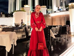 Glamor dengan One-Tone Style, Intip 7 Foto OOTD Vie Shantie Khan Sosialita Malaysia
