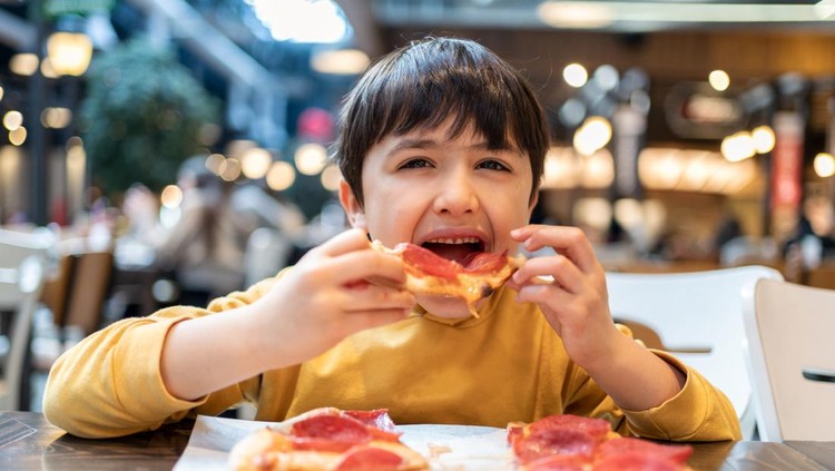 Negara ini larang tayangkan iklan junkfood sebelum jam 9 malam