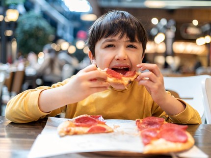 Serius Lindungi Anak, Negara Ini Larang Iklan Junk Food Sebelum Jam 9 Malam
