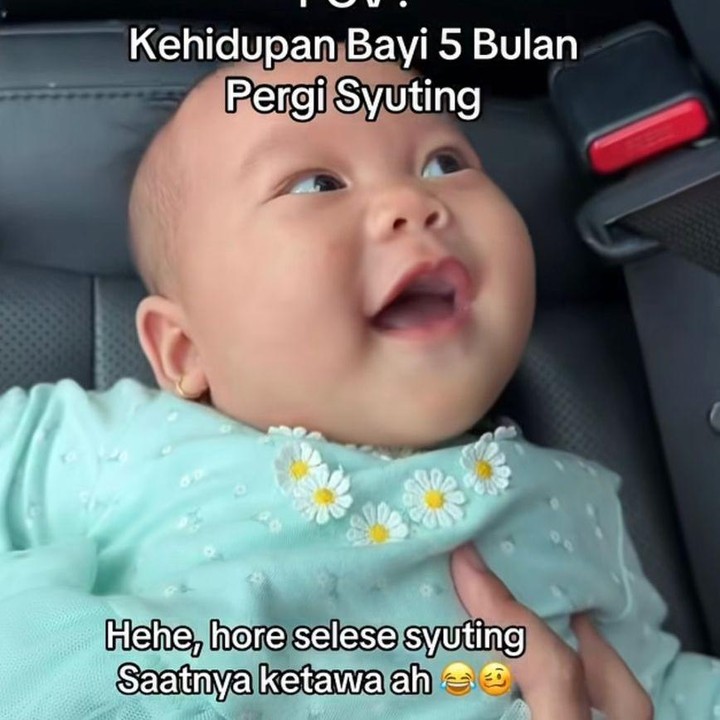 <p>Benar saja, putri Danang ini enggak rewel selama syuting, Bunda. Bahkan dirinya tampak ceria saat selesai syuting nih, Bunda. "Hehe, hore selesai syuting saatnya ketawa ah," tulis dalam keterangan video dengan menyisipkan emoji tertawa. (Foto: Instagram @danang_official91/@hemasnura)</p>