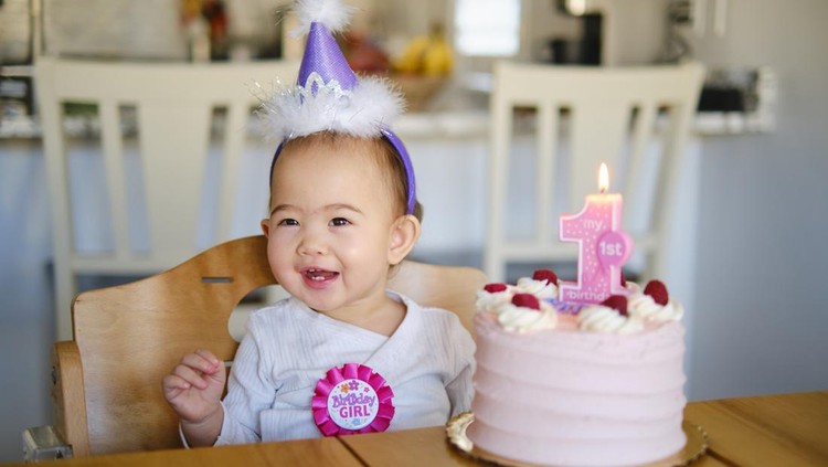 Karakter bayi lahir Januari