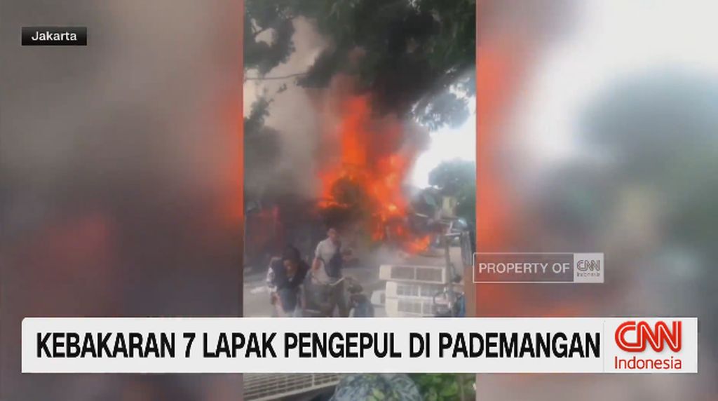 VIDEO: Kebakaran Tujuh Lapak Pengepul di Pademangan
