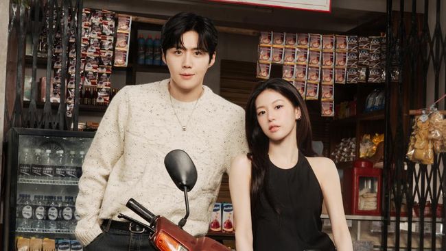 Gaya Kim Seon Ho dan Go Youn Jung di Indonesia, Jajan Cilok hingga Naik Bajaj