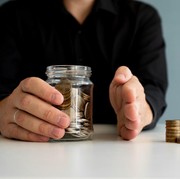 Mulai Nabung di Usia Dewasa, Telat Nggak Sih? Ini Jawabannya