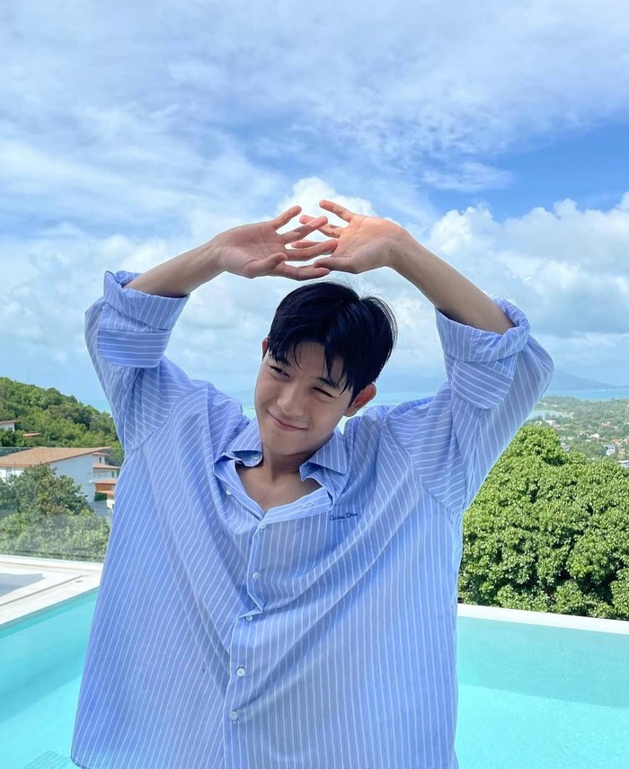 Mulai berakting saat usia 15 tahun dan berhasil debut pada 2014 melalui drama Bride of the Century dan 4 Legendary Witches/ Foto: Instagram.com/lomon991111