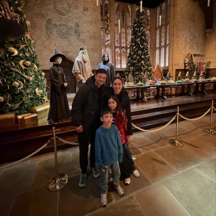 <p>Kabar tersebut diketahui langsung melalui beberapa foto yang dibagikan di akun Instagram pribadinya. Ia bersama suami, Reshwarya Argya Ardinal, dan kedua anaknya, juga mengunjungi beberapa tempat populer di Negeri Sakura itu.&nbsp;(Foto: Instagram @nsyakieb85)</p>