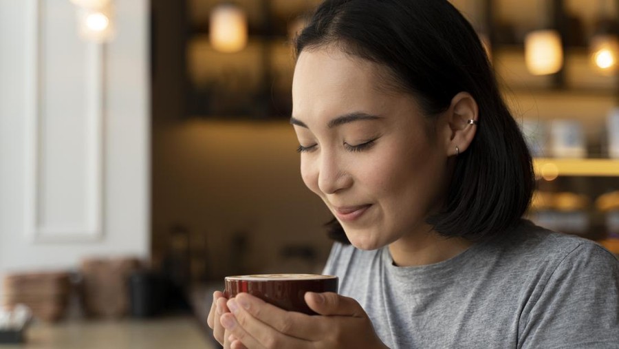 Orang minum kopi