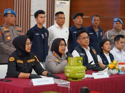 Polisi Bongkar Praktik Gas Oplosan di Cikarang, Elpiji 3 Kg Disuntik ke 12 Kg
