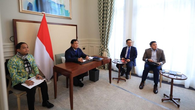 Presiden RI Prabowo Subianto menggelar rapat terbatas (Ratas) untuk membahas perkembangan kerja Satuan Tugas Penertiban Kawasan Hutan (Satgas PKH).