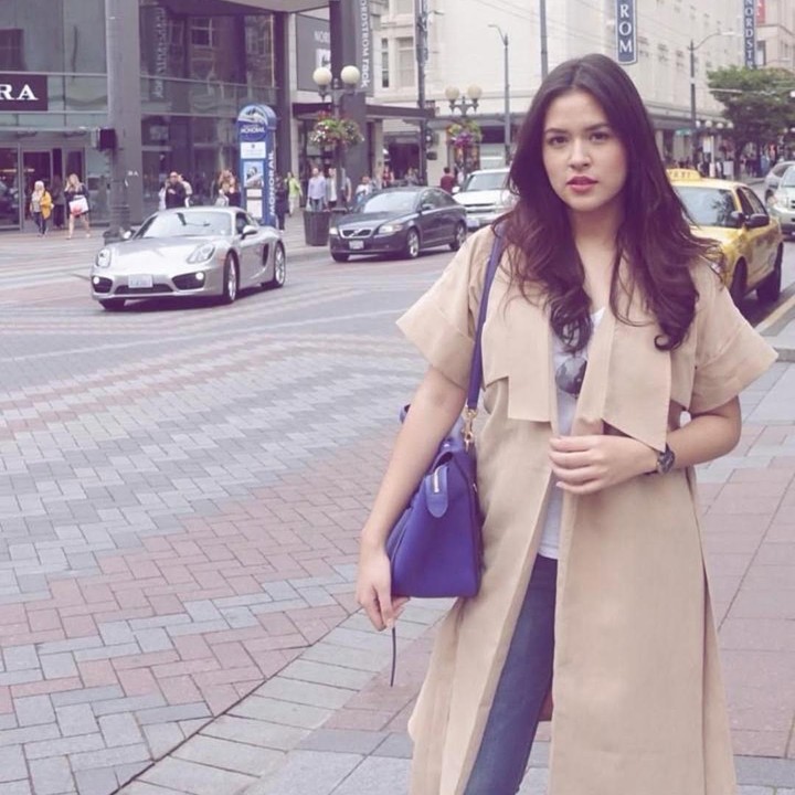 <p>Penyanyi Raisa juga turut mengenang foto-foto masa lalu di tahun 2016. Visualnya pun mencuri perhatian netizen yang terpesona dengan parasnya yang cantik. &ldquo;Enggak ada yang berbubah kok kak, masih tetap cantik mau digimanain juga,&rdquo; tulis akun <em>@ajengprati****.</em> &ldquo;Gimana sih? Cakepnya enggak luntur-luntur,&rdquo; tulis akun <em>@nickyirawanp****.&nbsp;</em>(Foto: Instagram @raisa6690)</p>