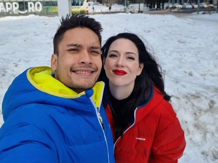 Pernah Terpuruk, Ini 5 Potret Randy Pangalila & Istri Kanada Rayakan Wedding Anniversary ke-7