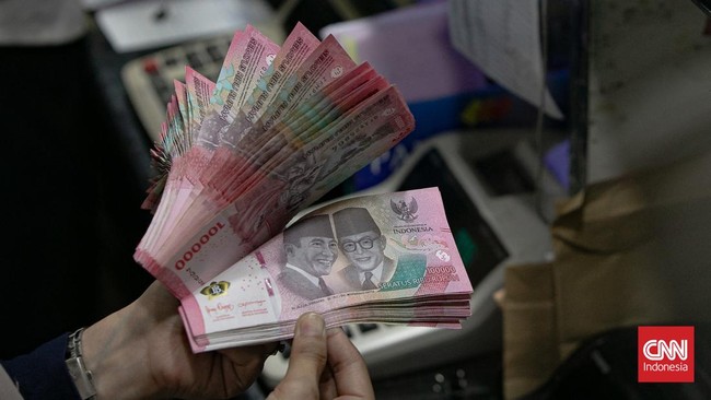 Nilai tukar rupiah berada di level Rp16.961 per dolar AS pada Rabu (21/1) pagi. Mata uang Garuda melemah 5 poin atau 0,03 persen dari sebelumnya.