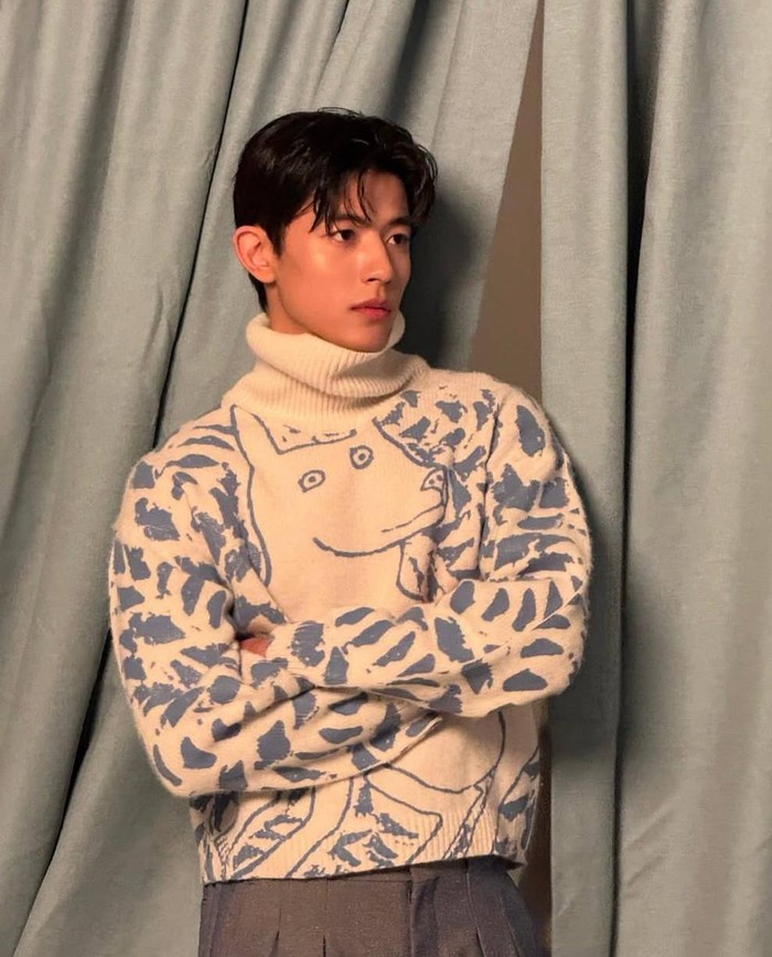 Sebelum pindah ke Korea, Ia sempat tinggal di Uzbekistan dan Rusia, lho! Kemudian saat masih SD ia sudah harus pindah ke Korea Selatan/ Foto: Instagram.com/lomon991111