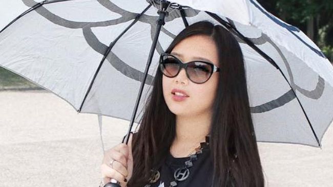 Ikut Tren 2016, Intip 7 Gaya Old Money Sisca Kohl Pakai Cincin Berlian-Tenteng Hermes