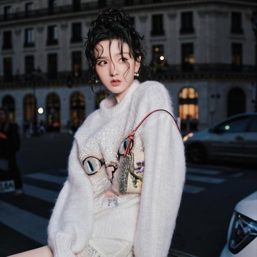 Berat Badan Turun Drastis, Penampilan Terbaru Song Zuer Bikin Fans Khawatir