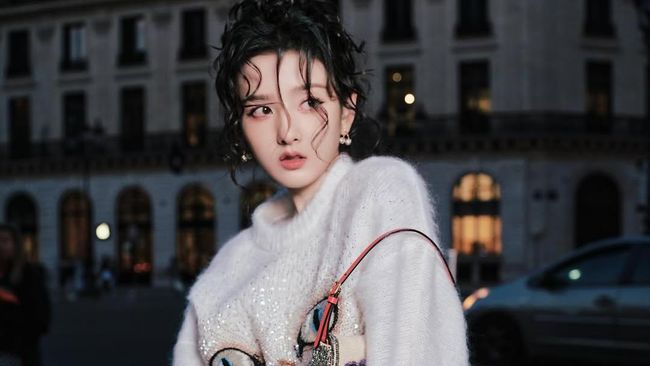 Berat Badan Turun Drastis, Penampilan Terbaru Song Zuer Bikin Fans Khawatir