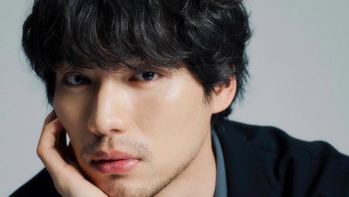 Sota Fukushi lahir pada tanggal 30 Mei 1993 di Tokyo. Ia debut akting pada tahun 2011 dalam serial Misaki Number One!!