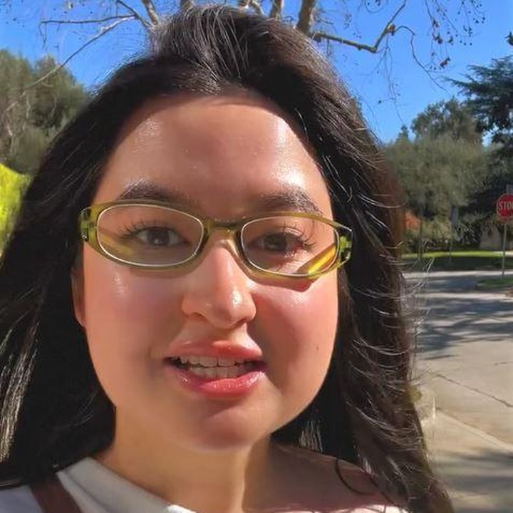 <p>Baru-baru ini, Stephanie mengunggah video yang berjudul 'A Week in My Life', di mana ia membagikan rutinitas mingguannya selama menetap di LA. Melalui unggahan ini, Stephanie mengungkap kebiasaannya jalan kaki ke tempat kerja. (Foto: Instagram @stephaniepoetri)</p>