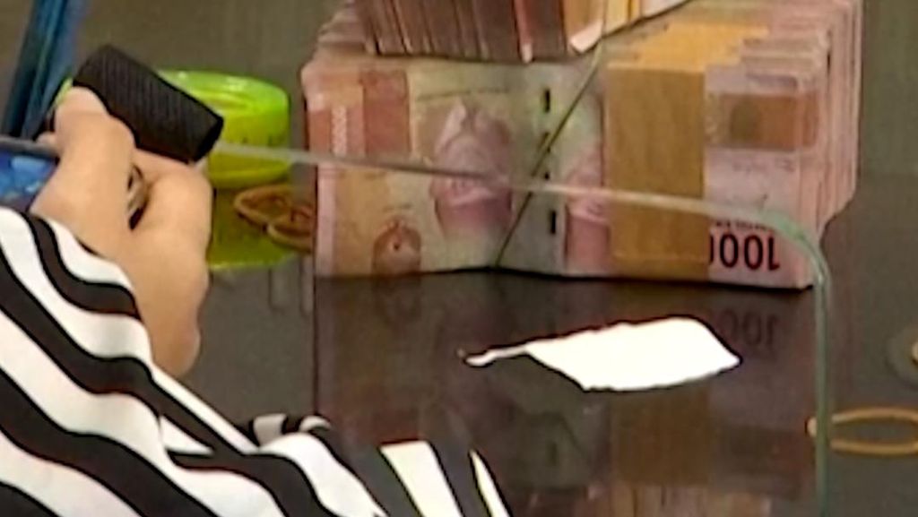 Rupiah Melemah Nyaris Tembus Rp17 Ribu