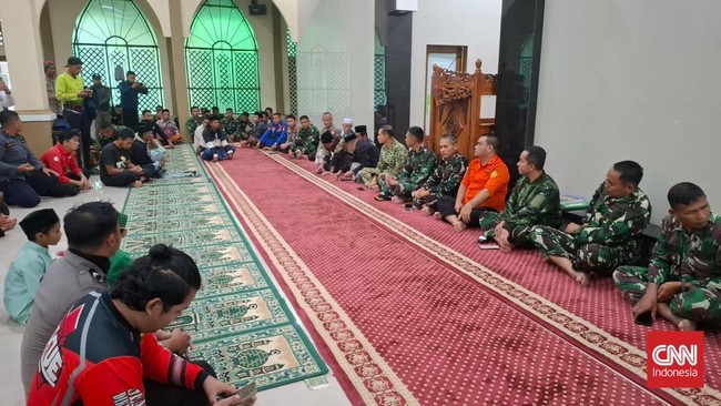 Tim SAR masih kesulitan evakuasi korban kecelakaan pesawat ATR 42-500 di Gunung Bulusaraung akibat kabut tebal.